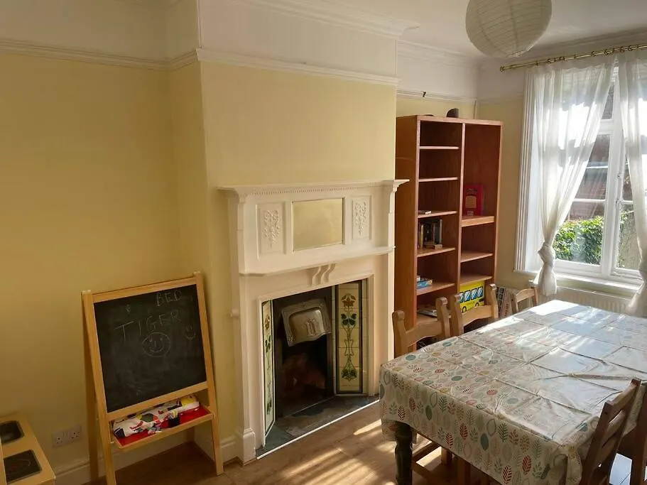Knavesmire Villa York 0*,  United Kingdom