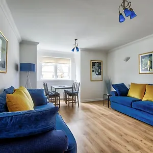Guestready - Stylish W/ Parking Near Apartment Edinburgh